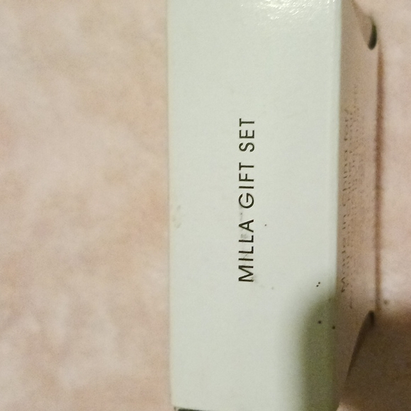 Avon Milla Gift Set. NWOT. - Picture 6 of 6